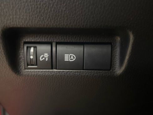 Used 2020 Toyota RAV4 LE image 28