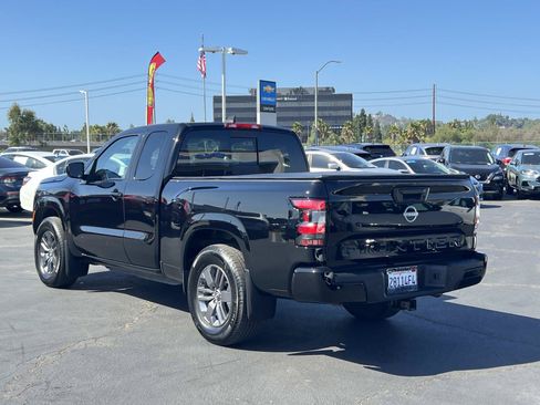 Used 2025 Nissan Frontier SV w/ SV Convenience Package RWD image 3