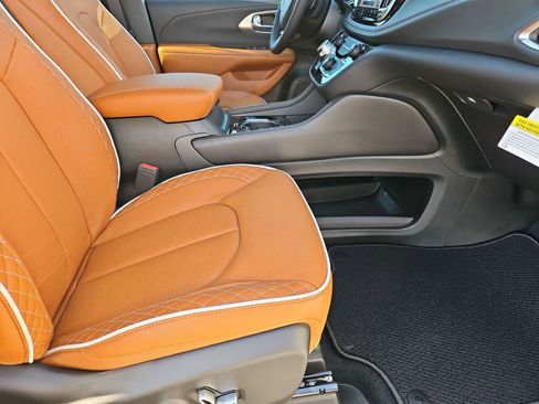 New 2026 Chrysler Pacifica Pinnacle image 21