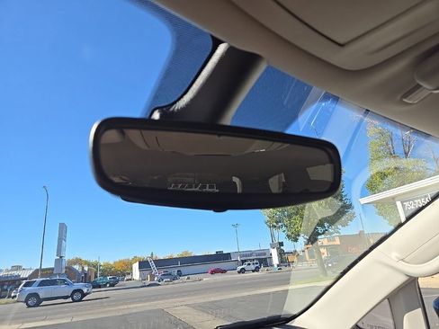 Used 2024 Chrysler Pacifica Touring-L image 23