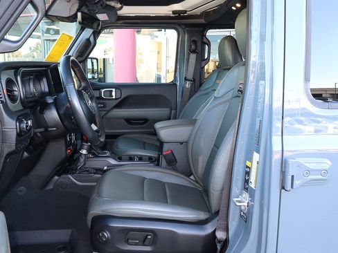 Used 2024 Jeep Gladiator Mojave w/ Technology Group image 7