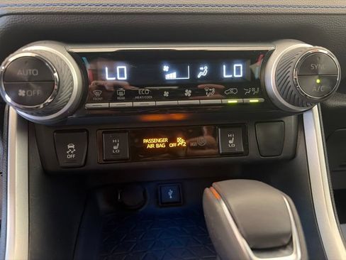 Used 2020 Toyota RAV4 XSE w/ All Weather Liner Package AWD/4WD image 32