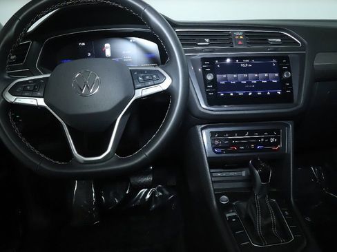 Used 2024 Volkswagen Tiguan SE image 29