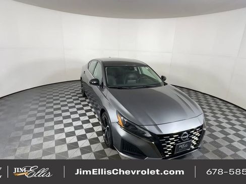 Used 2023 Nissan Altima 2.5 SR image 2