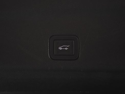 Used 2023 Chevrolet Suburban Premier AWD/4WD image 18