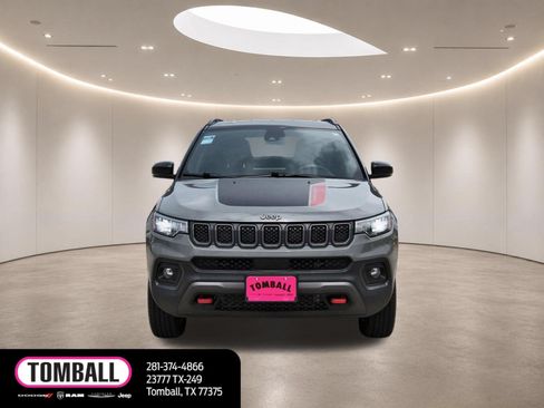Used 2023 Jeep Compass Trailhawk AWD/4WD image 2