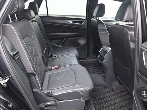 Used 2024 Volkswagen Atlas Cross Sport SE image 11