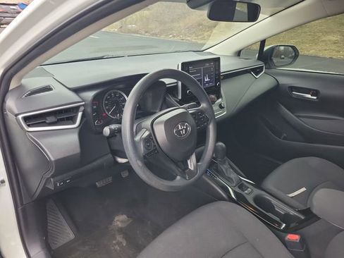 Used 2021 Toyota Corolla LE image 17