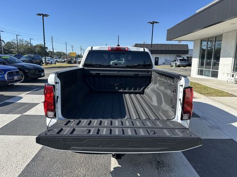 Used 2025 Chevrolet Colorado Trail Boss image 5