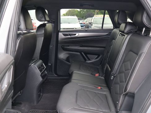 Used 2024 Volkswagen Atlas Cross Sport SE AWD/4WD image 6