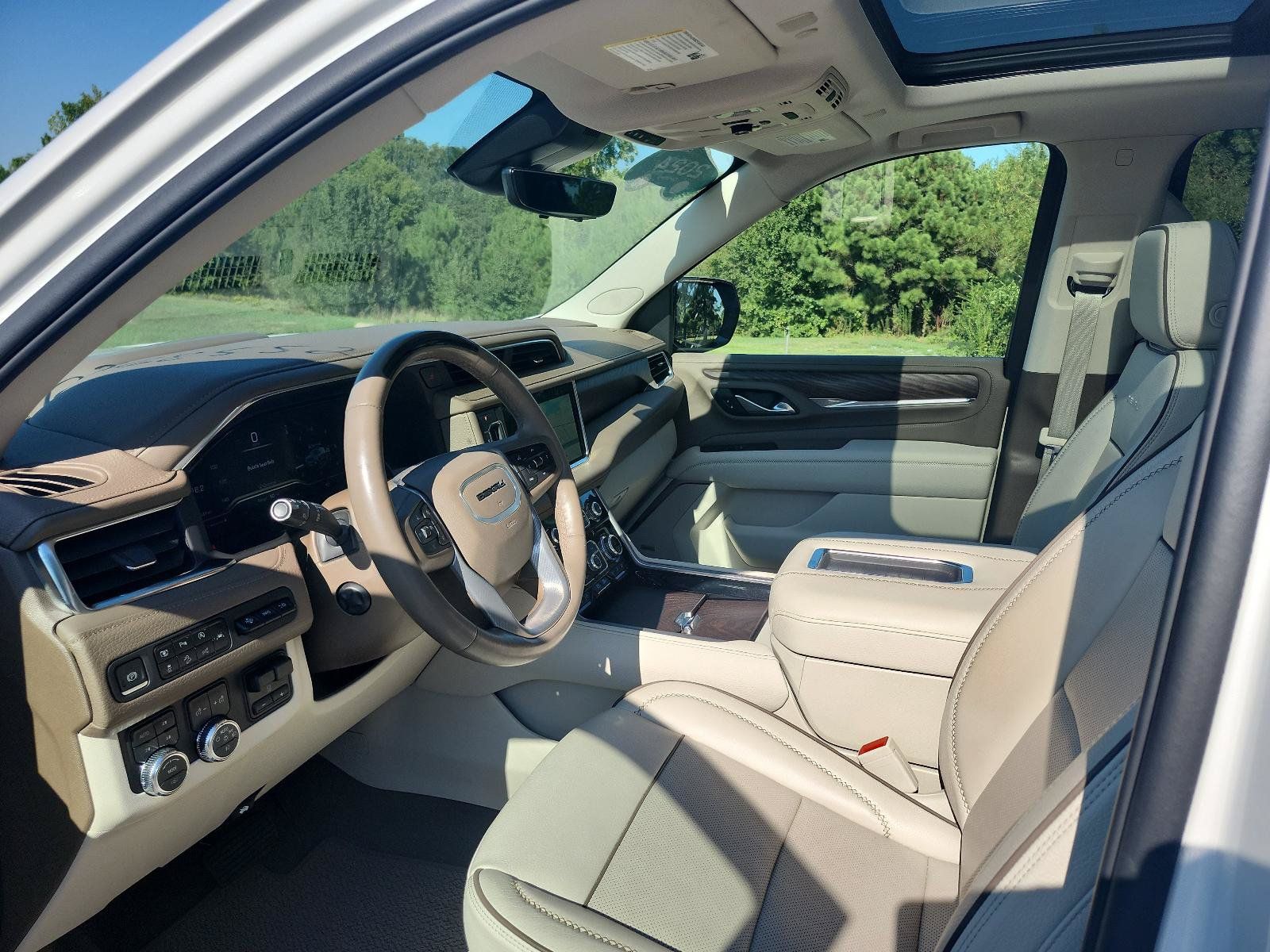 Certified 2024 GMC Yukon Denali w/ Denali Reserve Package AWD/4WD image 15