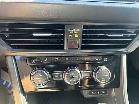 Used 2023 Volkswagen Jetta SE FWD image 28