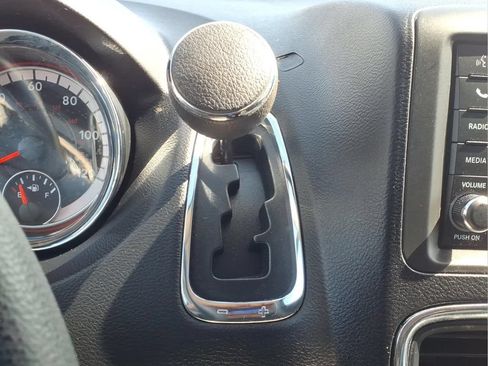 Used 2020 Dodge Grand Caravan SE w/ UConnect Hands-Free Group FWD image 25