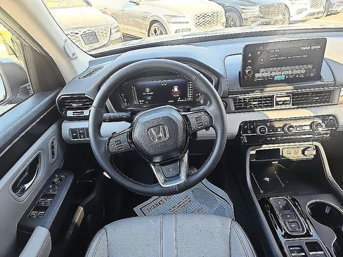 Used 2025 Honda Pilot Elite image 20