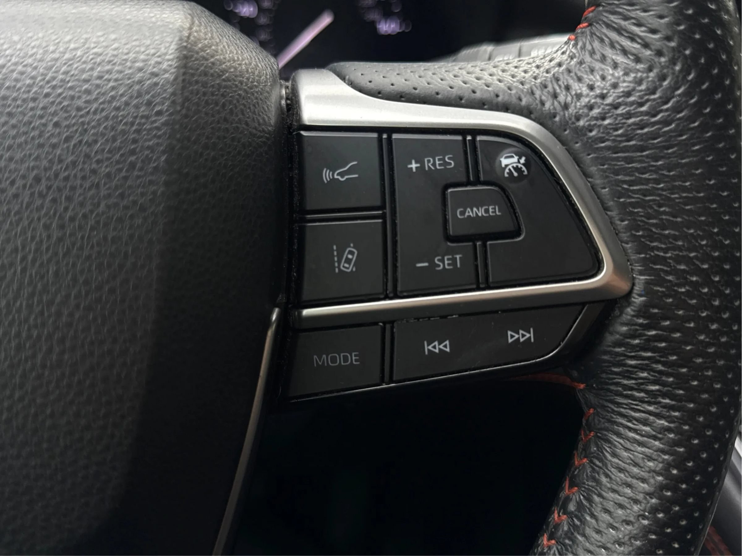 Used 2022 Toyota Sienna XSE FWD image 33