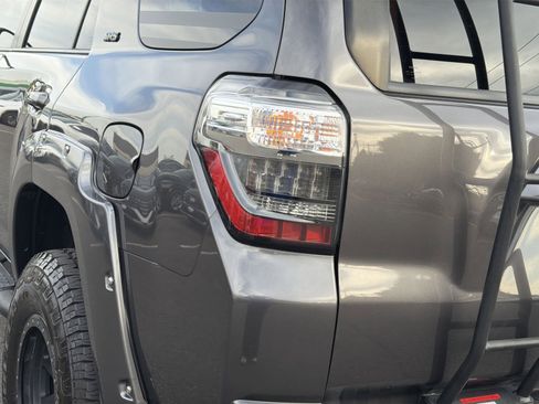 Used 2018 Toyota 4Runner SR5 Premium AWD/4WD image 16