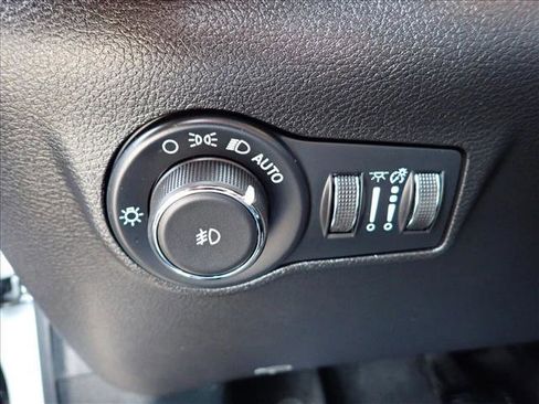 Used 2025 Jeep Compass Trailhawk AWD/4WD image 14