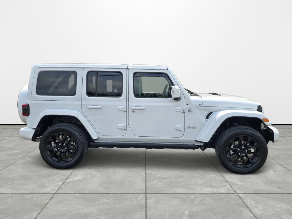 Used 2023 Jeep Wrangler Unlimited Sahara AWD/4WD image 2