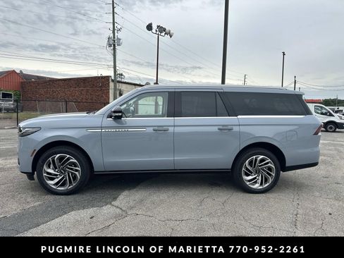 New 2026 Lincoln Navigator L Reserve AWD/4WD image 4