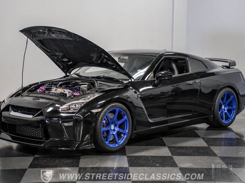 Used 2013 Nissan GT-R Premium image 36