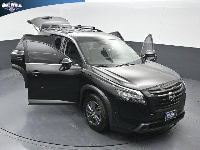 Used 2023 Nissan Pathfinder SV w/ Black Appearance Package FWD image 25