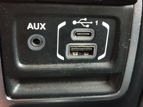 Used 2020 Jeep Wrangler Unlimited Sahara AWD/4WD image 18