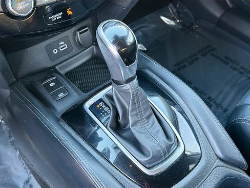 Used 2019 Nissan Rogue SL w/ Premium Package image 29