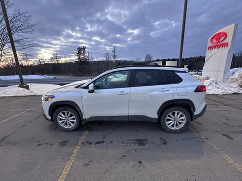 Used 2023 Toyota Corolla Cross LE image 6