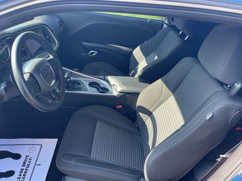 Used 2022 Dodge Challenger SXT w/ Driver Convenience Group image 13