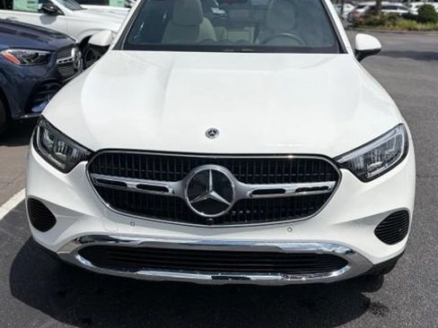Used 2025 Mercedes-Benz GLC 300 image 2