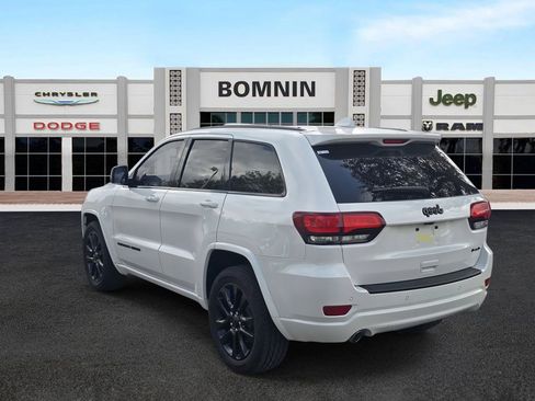 Used 2019 Jeep Grand Cherokee Altitude image 4