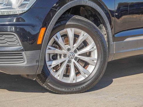 Used 2018 Volkswagen Tiguan SE image 2