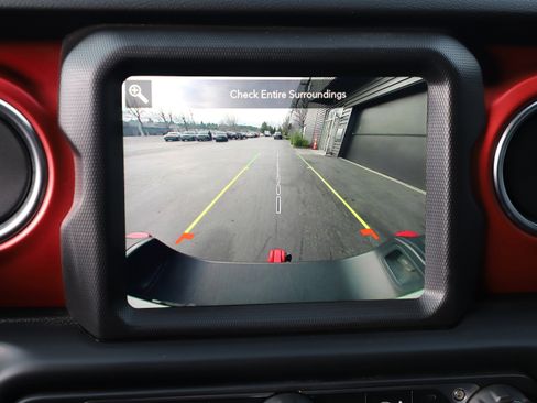 Used 2022 Jeep Gladiator Rubicon w/ Cold Weather Group image 24