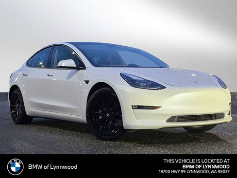 Used 2023 Tesla Model 3 Standard Range image 1