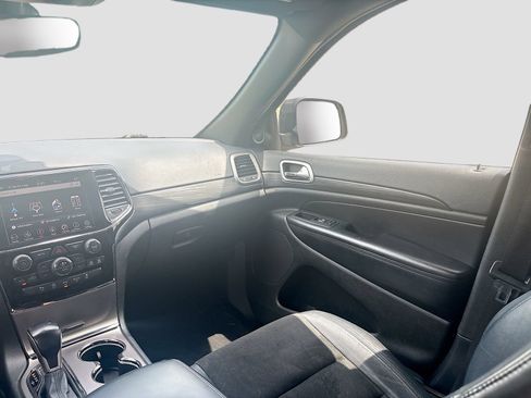Used 2020 Jeep Grand Cherokee Altitude RWD image 24