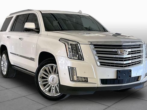 Used 2020 Cadillac Escalade Platinum AWD/4WD image 2