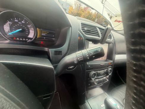 Used 2017 Ford Explorer XLT w/ Equipment Group 202A image 25