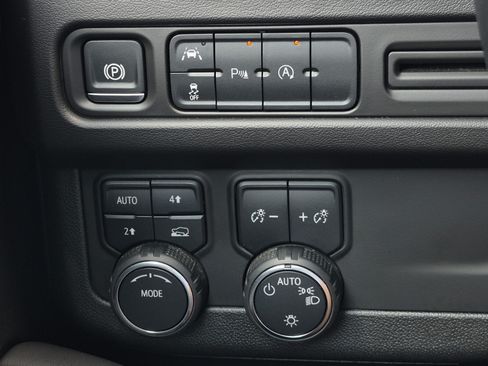 Used 2024 Chevrolet Tahoe LT AWD/4WD image 33
