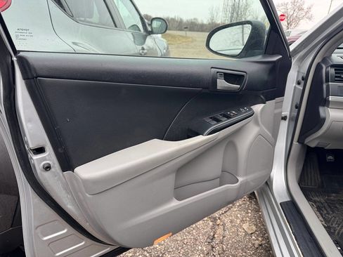 Used 2014 Toyota Camry LE image 5