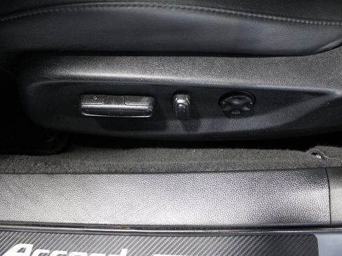 Used 2021 Honda Accord Touring image 10