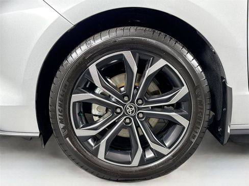 Certified 2025 Toyota Sienna Platinum image 47