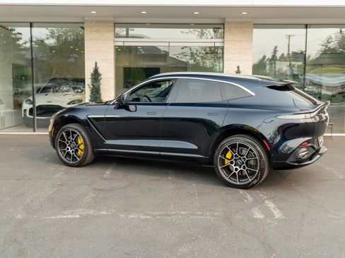 Used 2021 Aston Martin DBX image 2