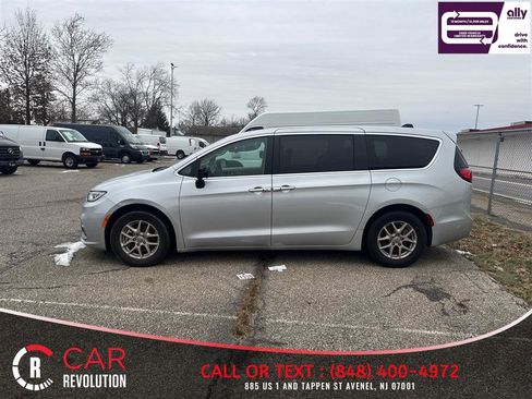 Used 2024 Chrysler Pacifica Touring-L image 31