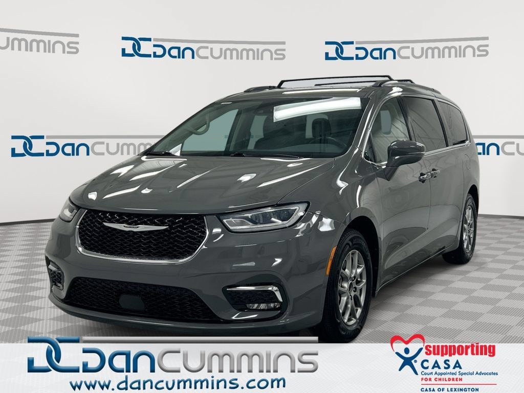 Used 2021 Chrysler Pacifica Touring w/ Uconnect Theater Family Group FWD image 1