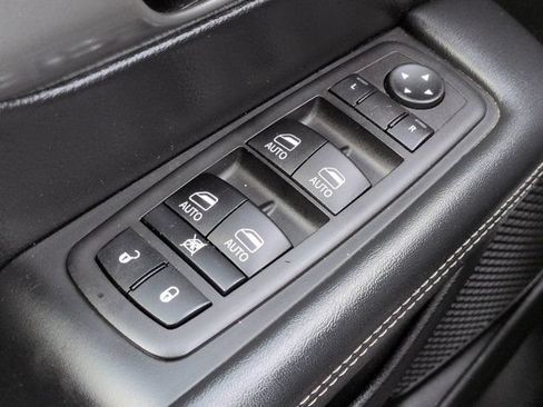 Used 2025 Chrysler Pacifica Select FWD image 22