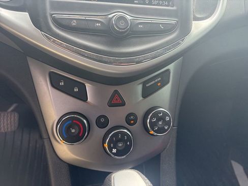 Used 2019 Chevrolet Sonic LT w/ Convenience Package image 7