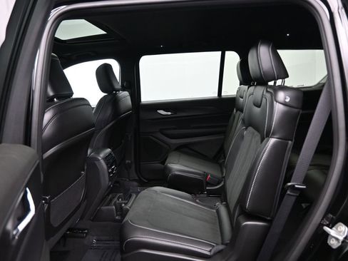 New 2025 Jeep Grand Cherokee L Altitude image 24