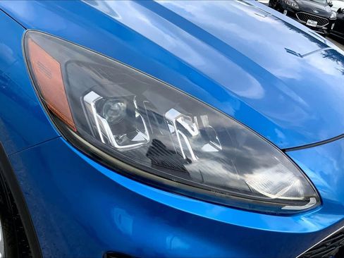 Used 2020 Ford Escape SE image 27