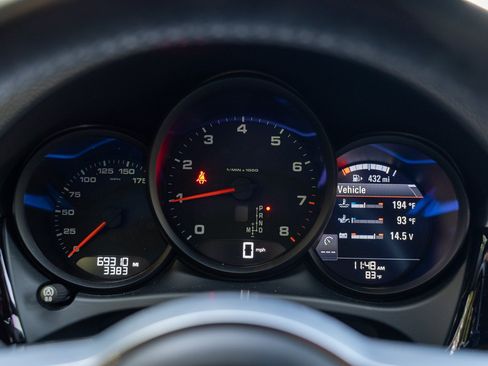 Certified 2021 Porsche Macan AWD/4WD image 28