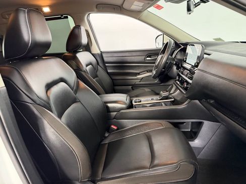 Used 2024 Nissan Pathfinder SL image 32